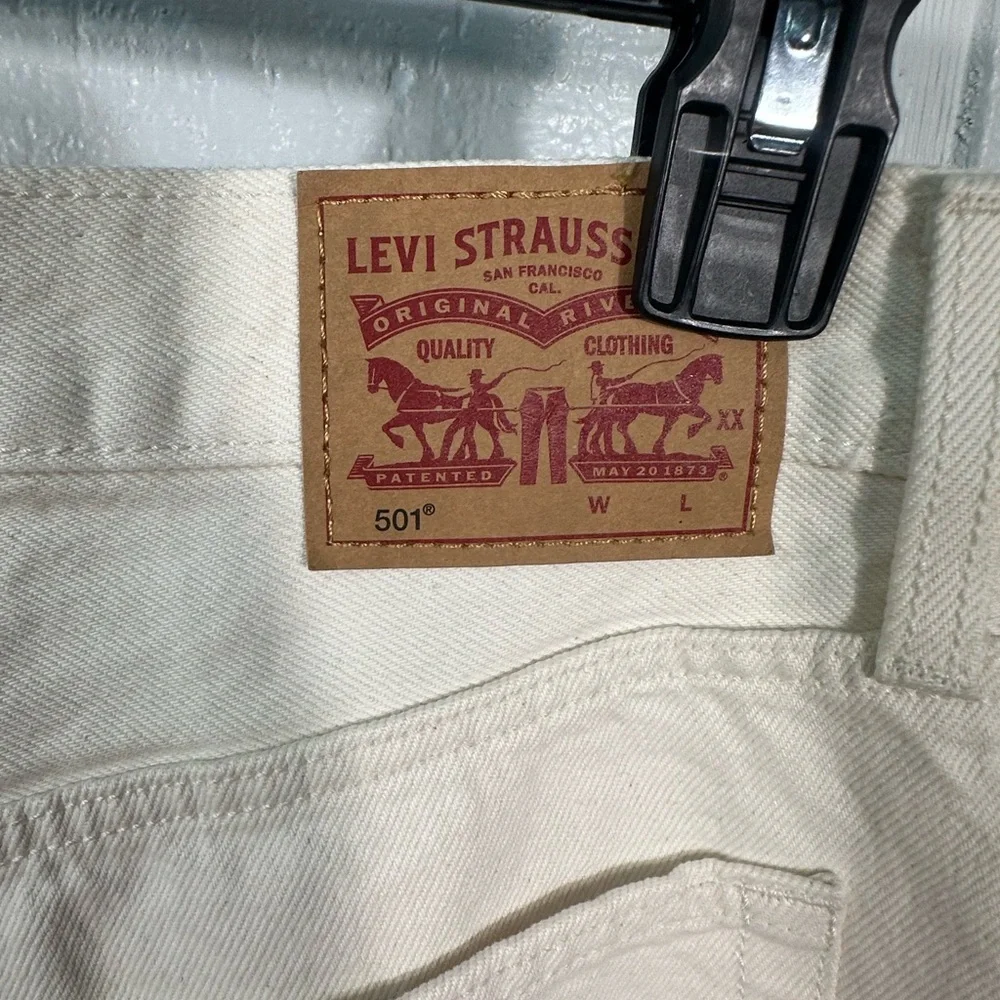 Levi’s Women’s White 501  Butterfly Jeans Size 30 x 28 EUC - Picture 9 of 12